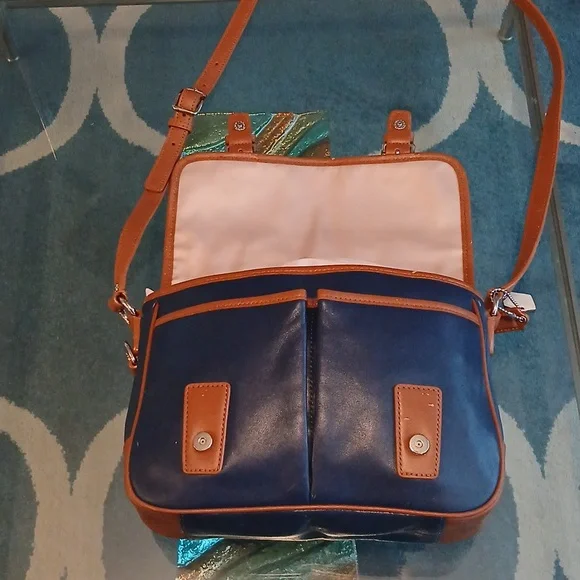 Coach Cream and Navy Satchel - Picture 9 of 11